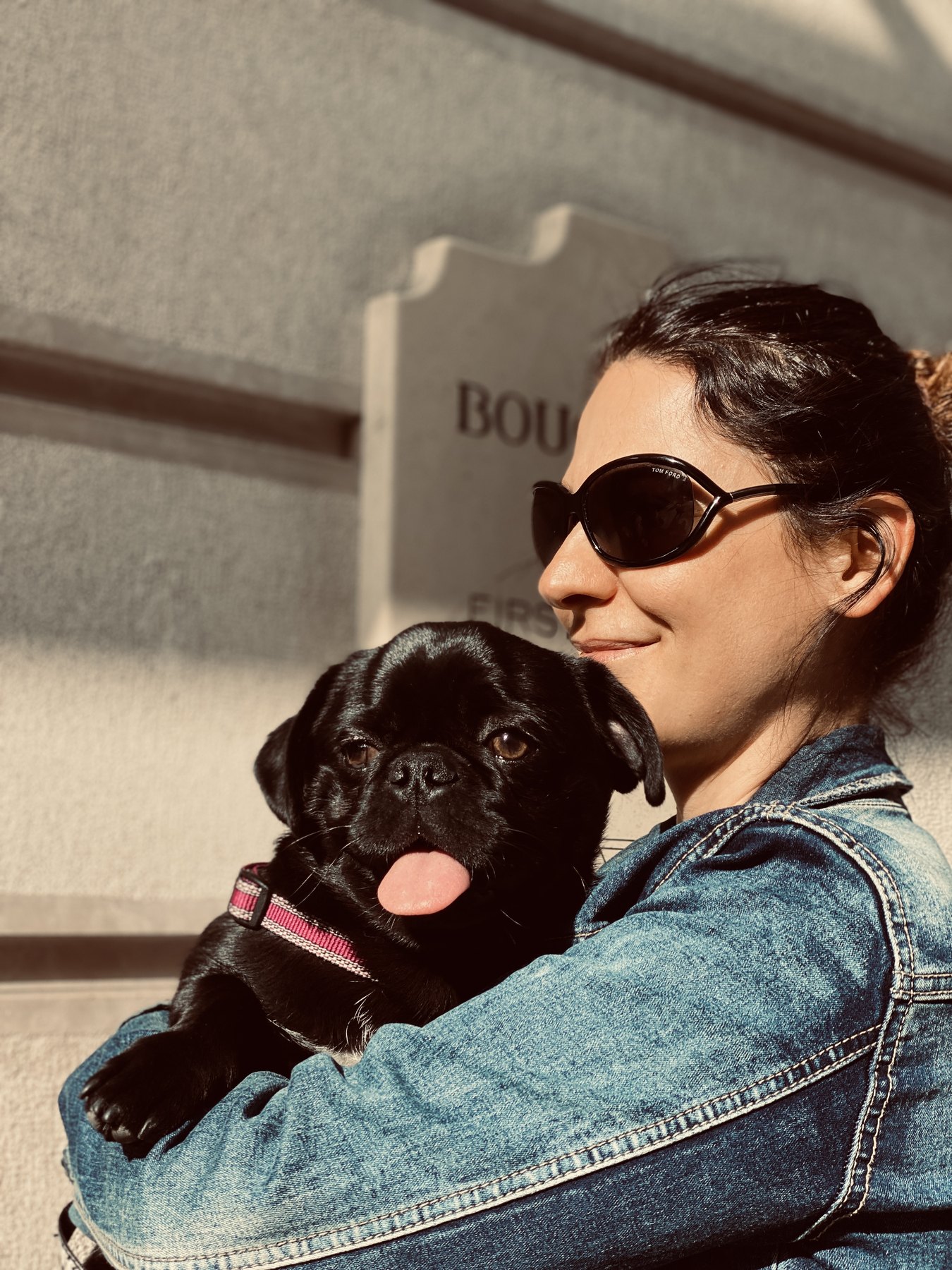 Angelika Reimer mit ihrem Mops